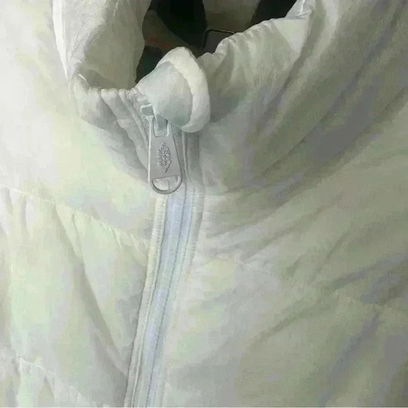 Free People Movement Womens In A Bubble Puffer Waistcoat Vest White Medium NWT - Picture 12 of 13